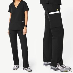 Figs Kade Cargo scrub pant NWT